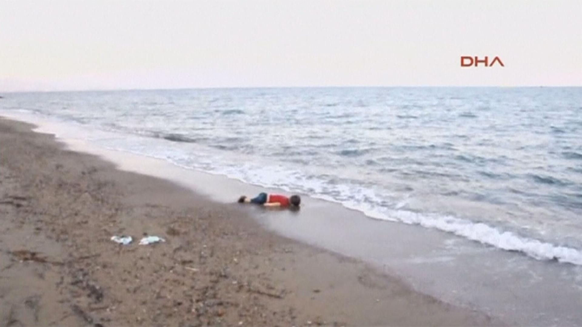 Diez años después de la muerte del pequeño Aylan Kurdi, apenas nada ha cambiado: las políticas migratorias siguen fallando