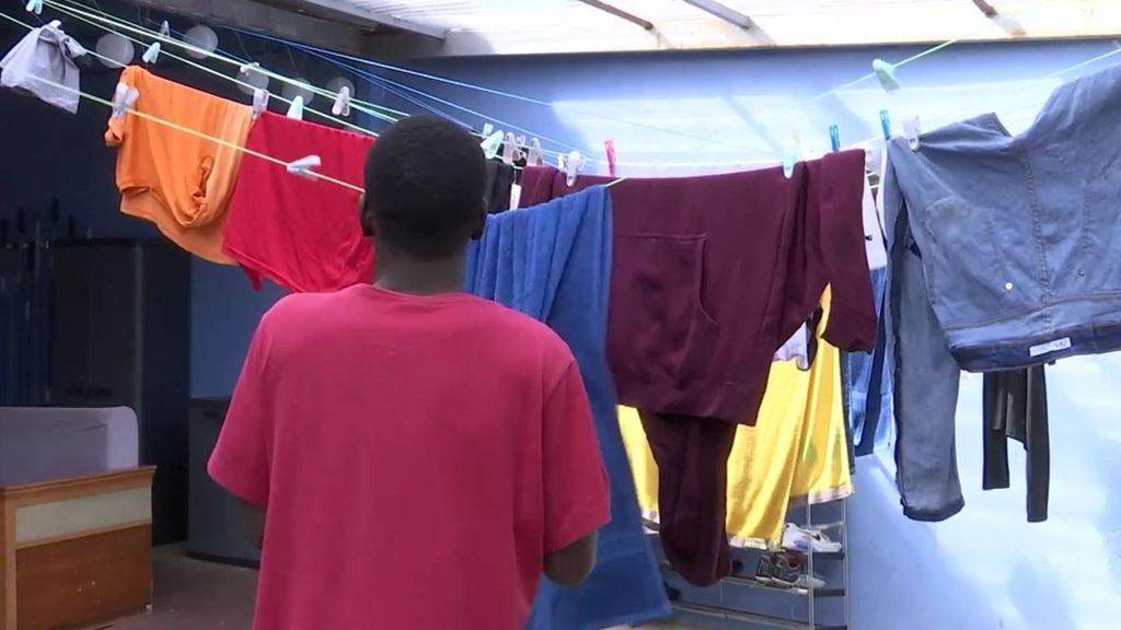 La Comunidad de Madrid pide devolver con sus familias a 46 menores migrantes recogidos en el Centro de Hortaleza