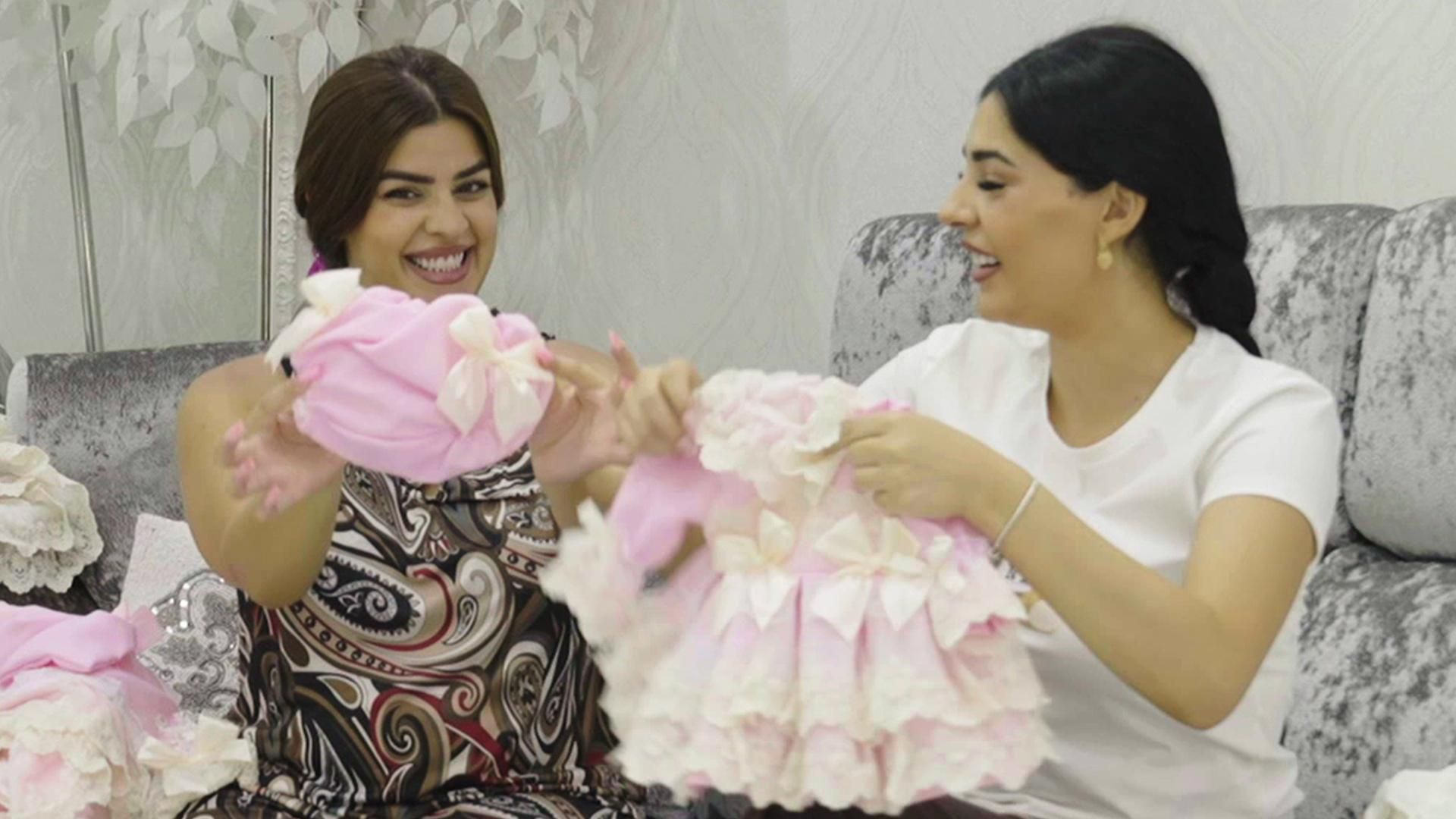 La Rebe muestra la ropa con la que va a salir su bebé del hospital Mi embarazo by La Rebe Temporada 1 Top Vídeos 26