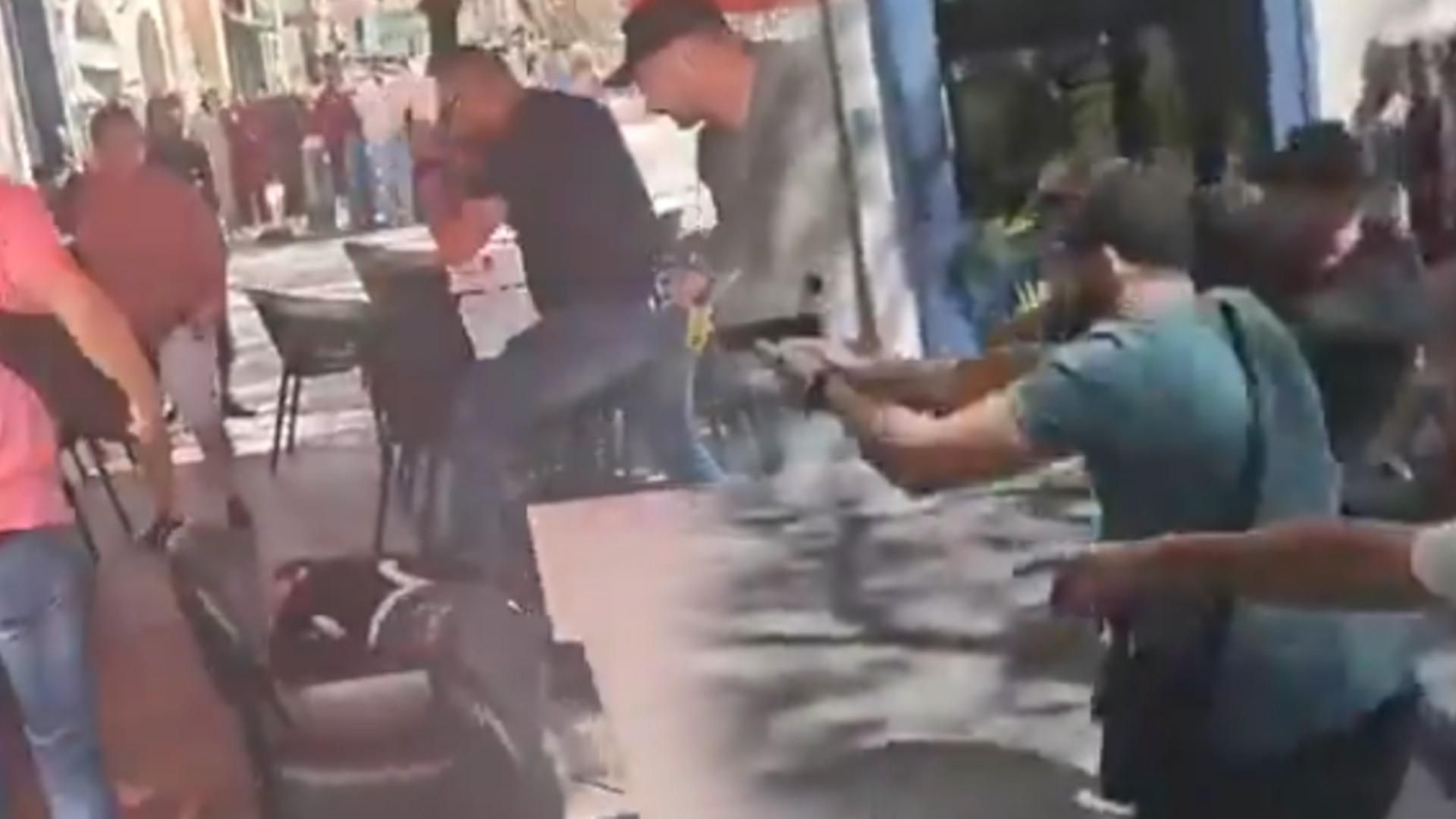 Un hombre amenaza y apuñala a tres personas en el centro de Marsella: un policía mata a tiros al acusado