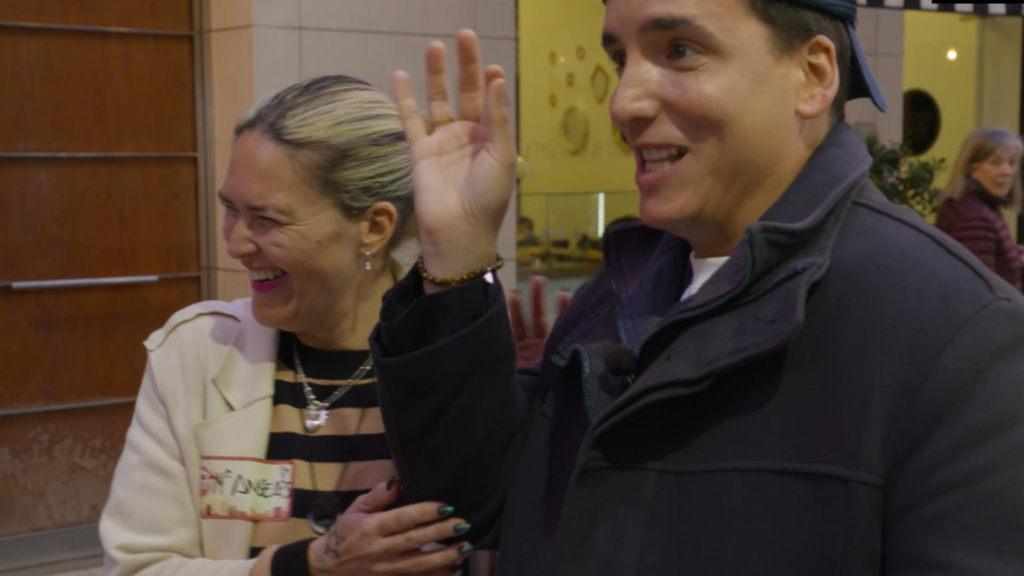 Una concursante deja a Xuso Jones sin aliento con un susto inesperado: “Casi te doy una yoya”