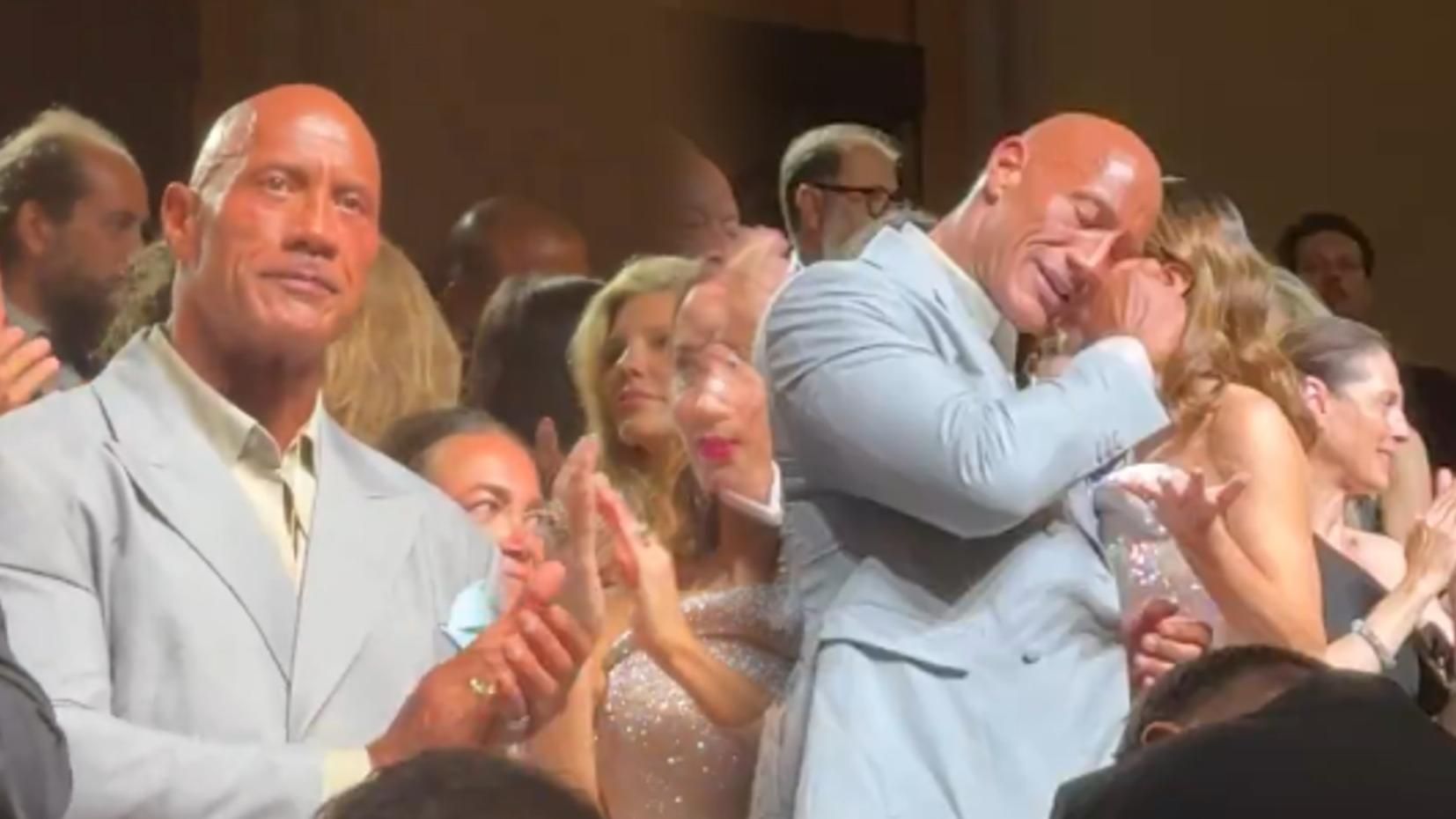 Dwayne Johnson, actor conocido como 'La Roca', rompe a llorar tras recibir una ovación de 15 minutos en el Festival de Cine de Venecia