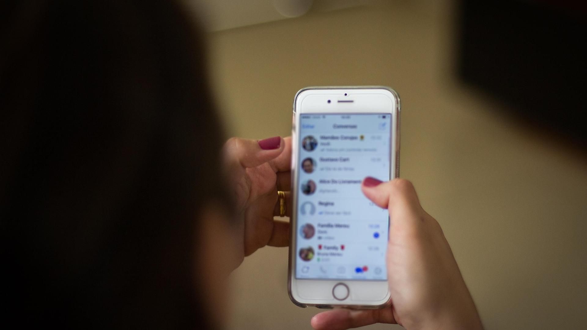 Los grupos de WhatsApp de padres son una herramienta muy útil, pero conflictiva para organizar la vida escolar de los hijos