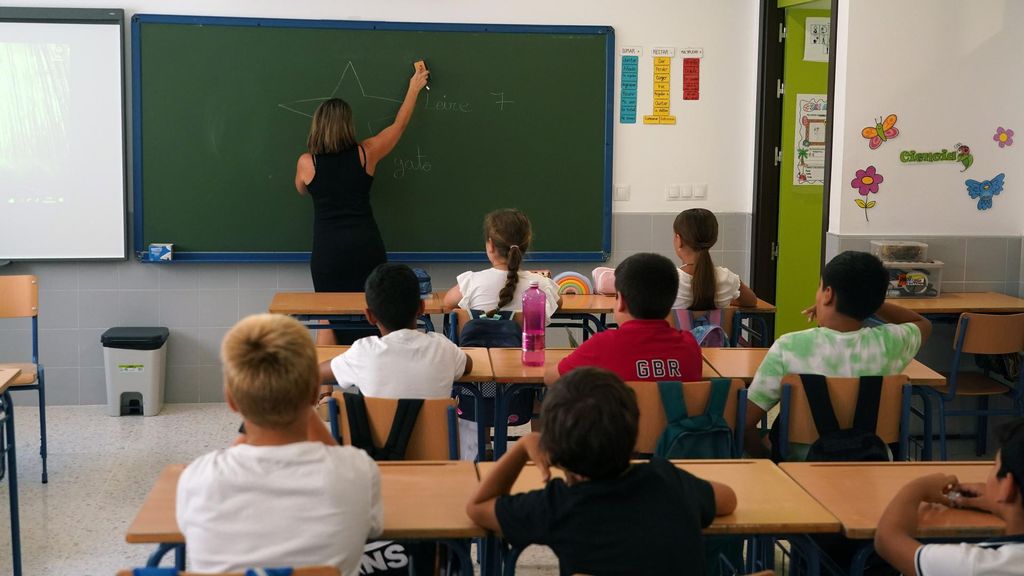 Un estudio cuestiona que repetir curso tenga beneficios: “Tiene muy pocos resultados académicos” y los alumnos "salen más tarde al mercado laboral"