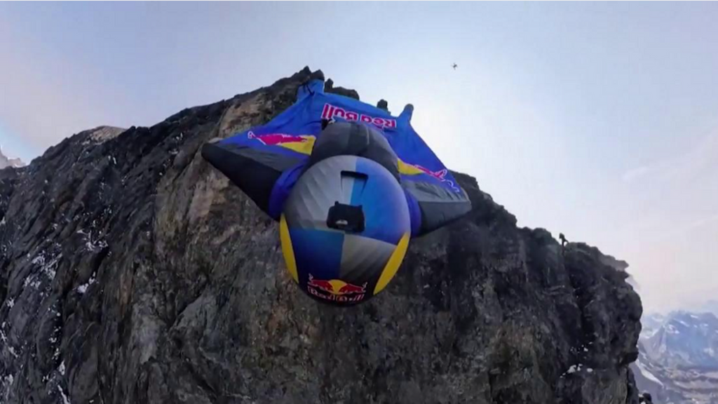 Peter Salzmann rompe su propio récord de salto base con wingsuit, alcanzando una espectacular velocidad de 347 km/h