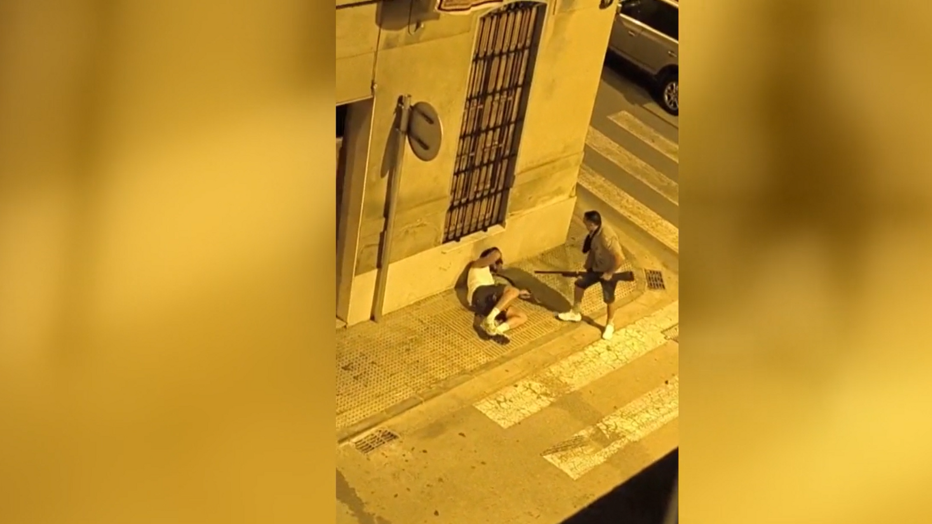 Sigue la búsqueda del autor de los disparos en Alfafar tras el arresto de un joven implicado en el tiroteo Sigue la búsqueda del autor de los disparos en Alfafar tras el arresto de un joven implicado en el tiroteo