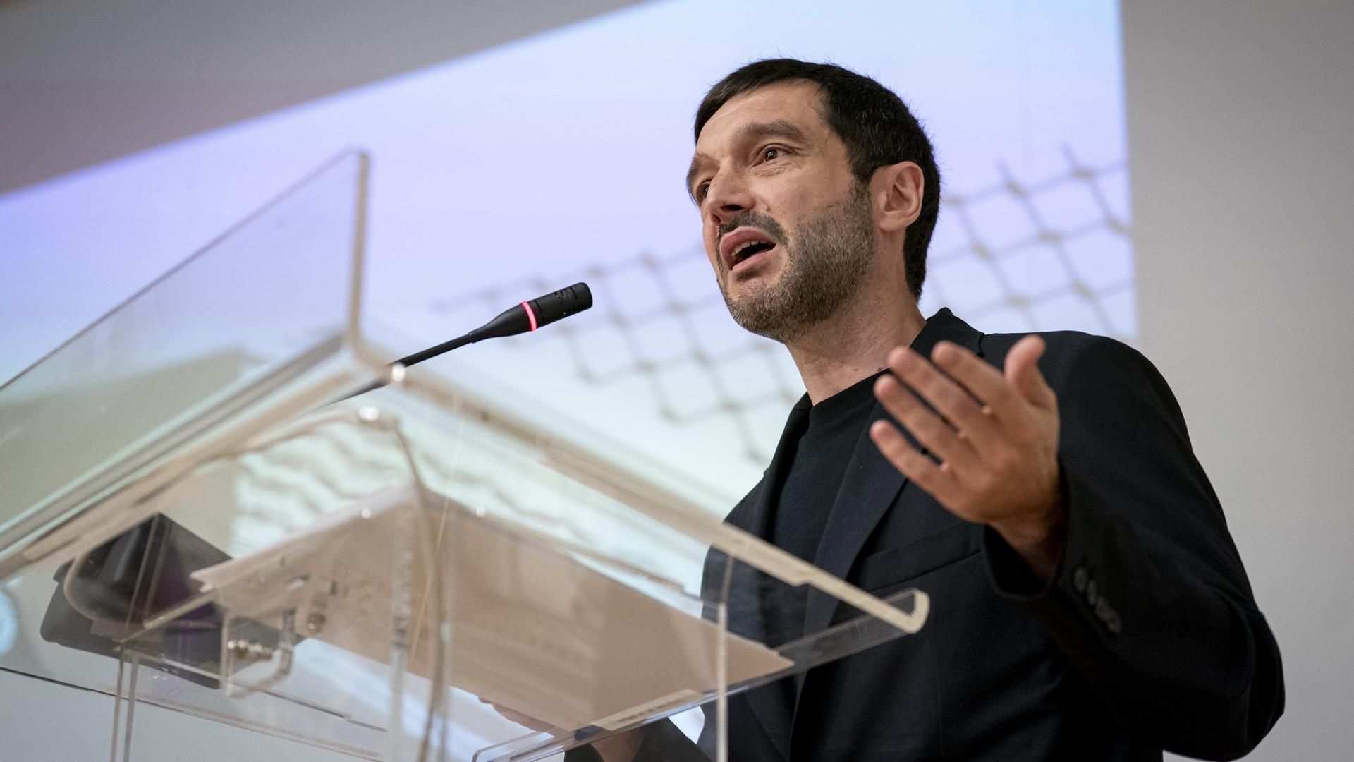 Archivo - El ministro de Derechos Sociales, Consumo y Agenda 2030, Pablo Bustinduy, durante el acto ‘Alianzas y acciones ante el genocidio en Palestina’, en la Casa Árabe de Madrid, a 23 de julio de 2025, en Madrid (España).