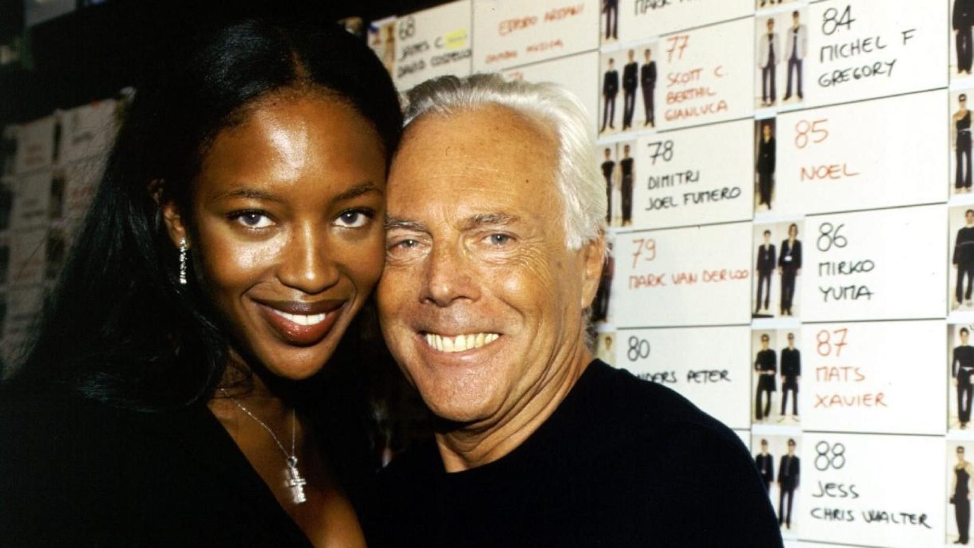 Giorgio Armani, junto a la modelo Naomi Campbell