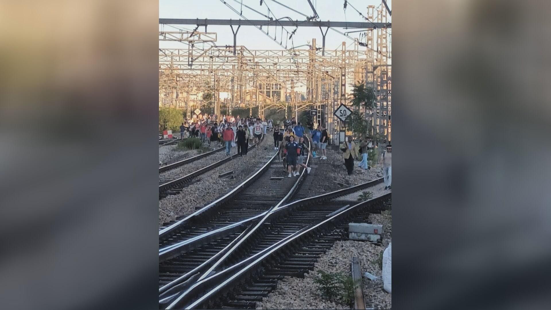 Pasajeros vías tren