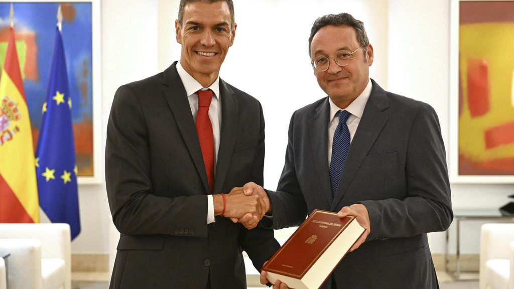 Pedro Sánchez recibe a Álvaro García Ortiz en la Moncloa