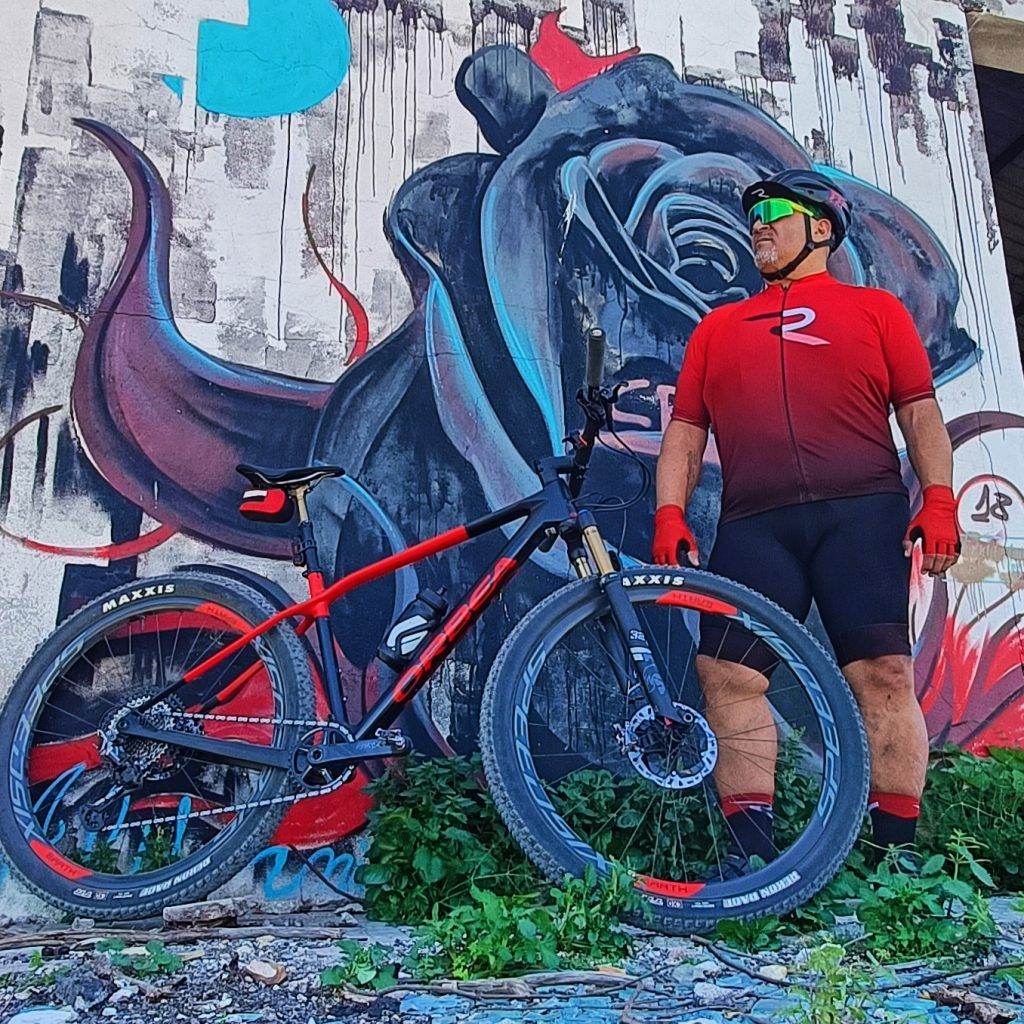 Sergio con su bicicleta