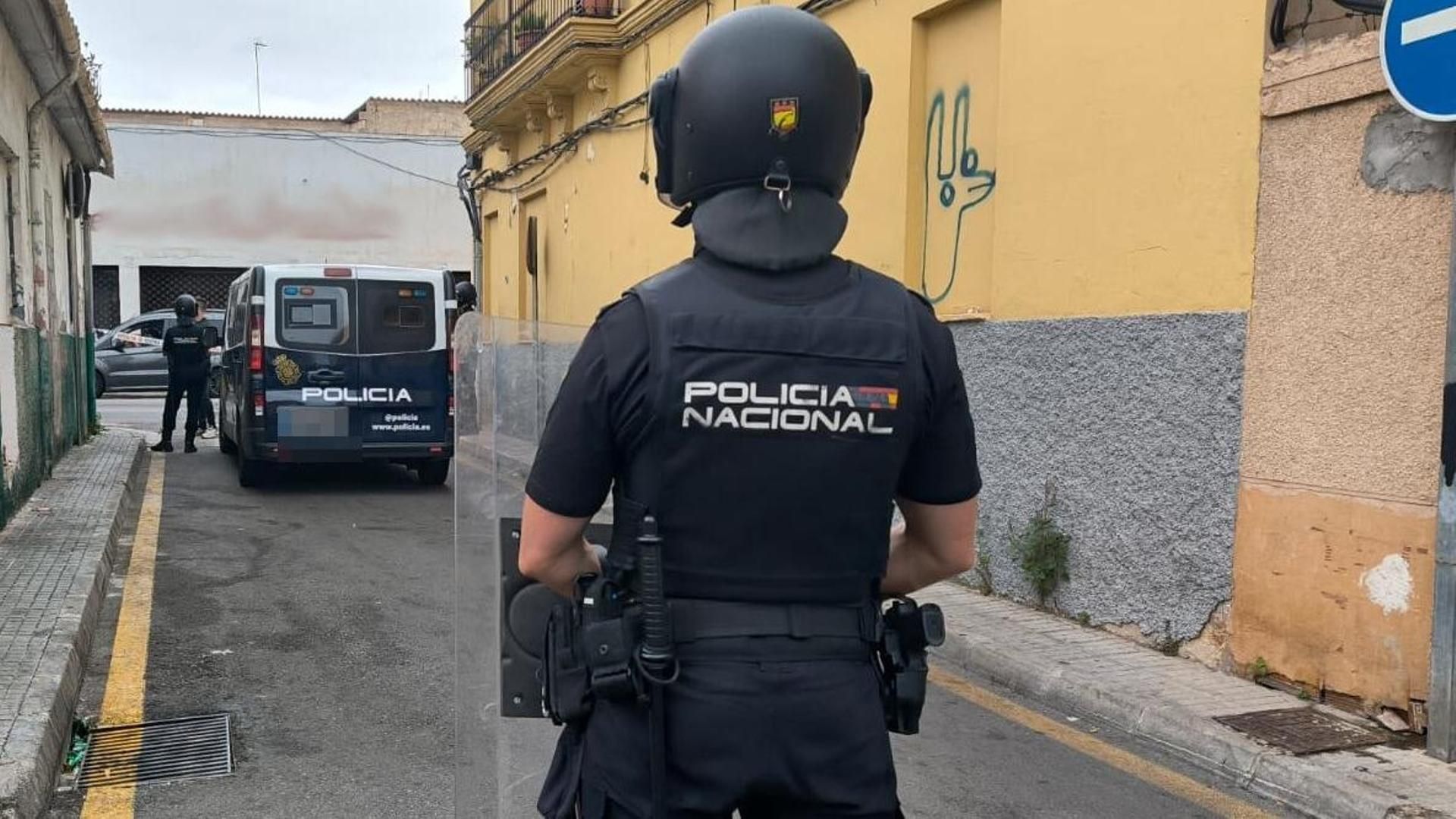 Una madre y su hijo de ocho años, desahuciados de una de las infraviviendas de la calle Joan Miró de Palma de Mallorca