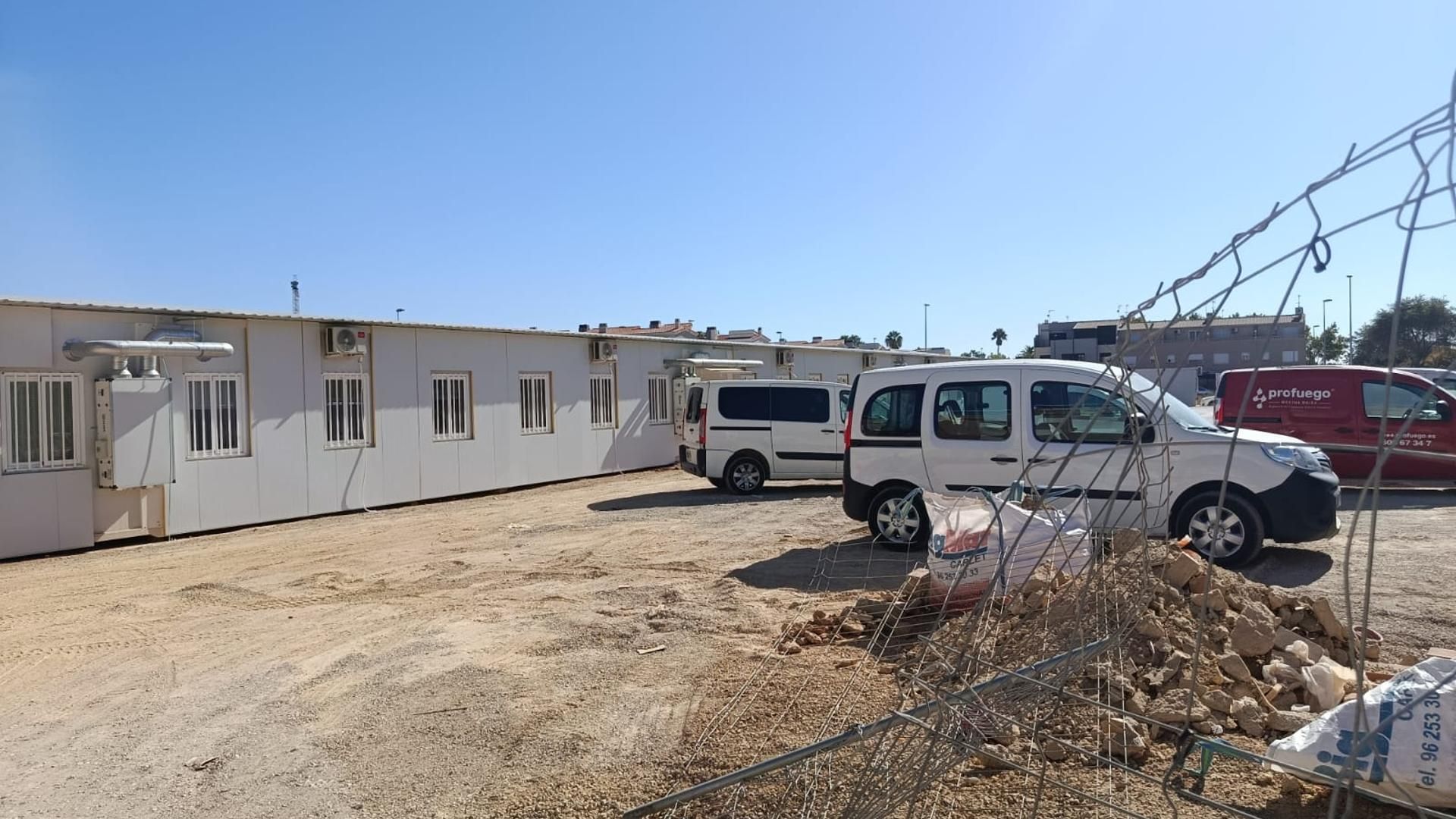 Barracones en un colegio de Alfafar