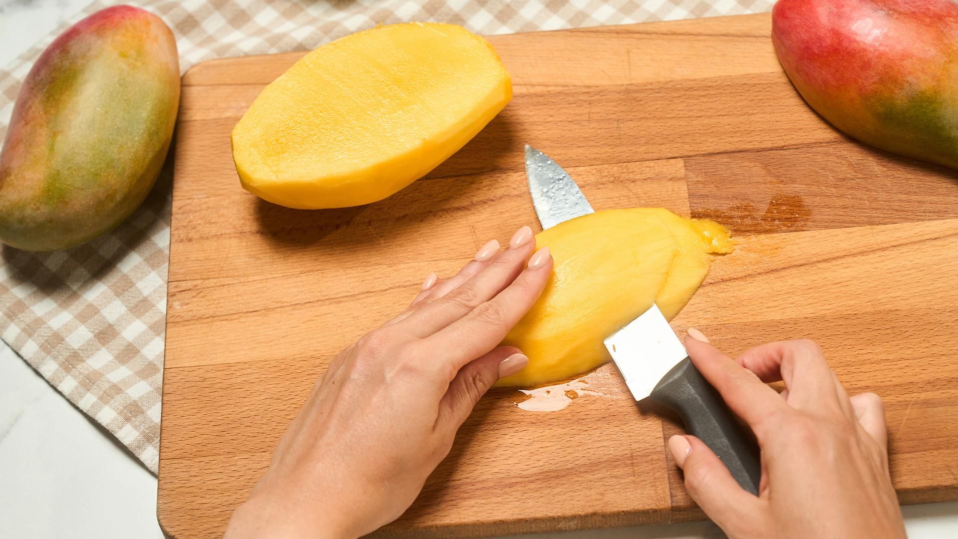 Corta el mango en tiras