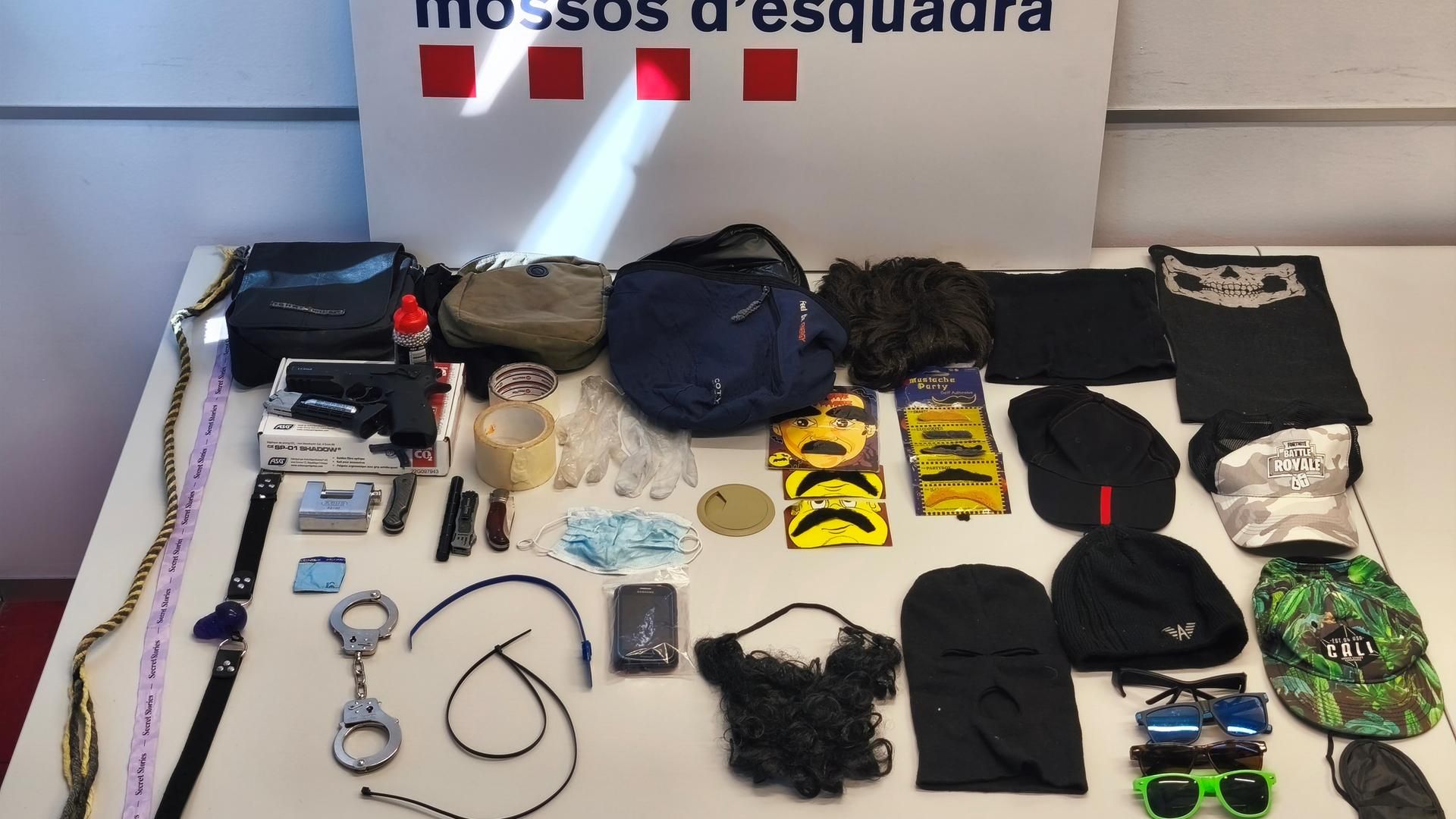 El material intervenido por los Mossos d'Esquadra