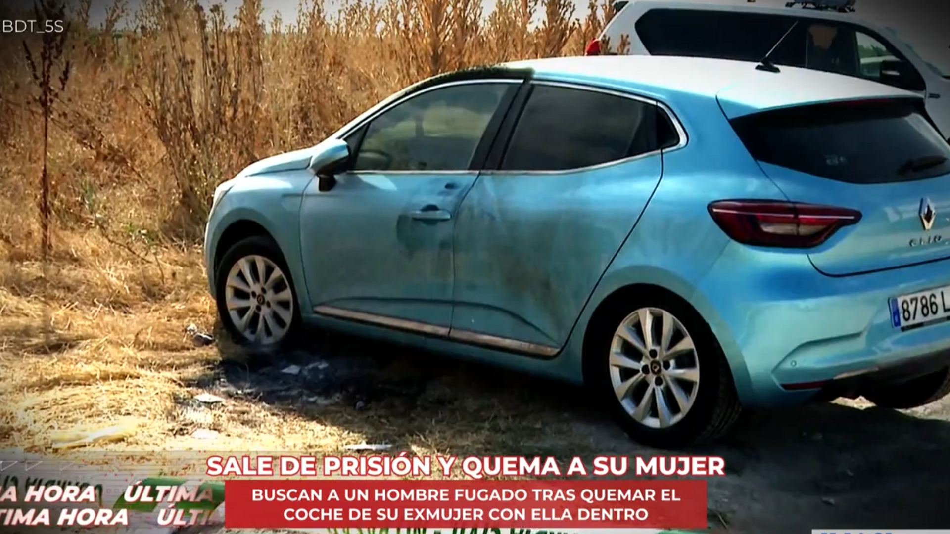 Imagen del coche incendiado