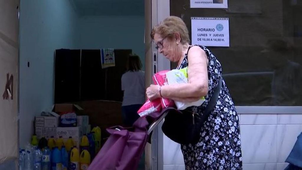 Las ONG siguen repartiendo alimentos 10 meses después de la DANA ante la demora de las ayudas a la reconstrucción