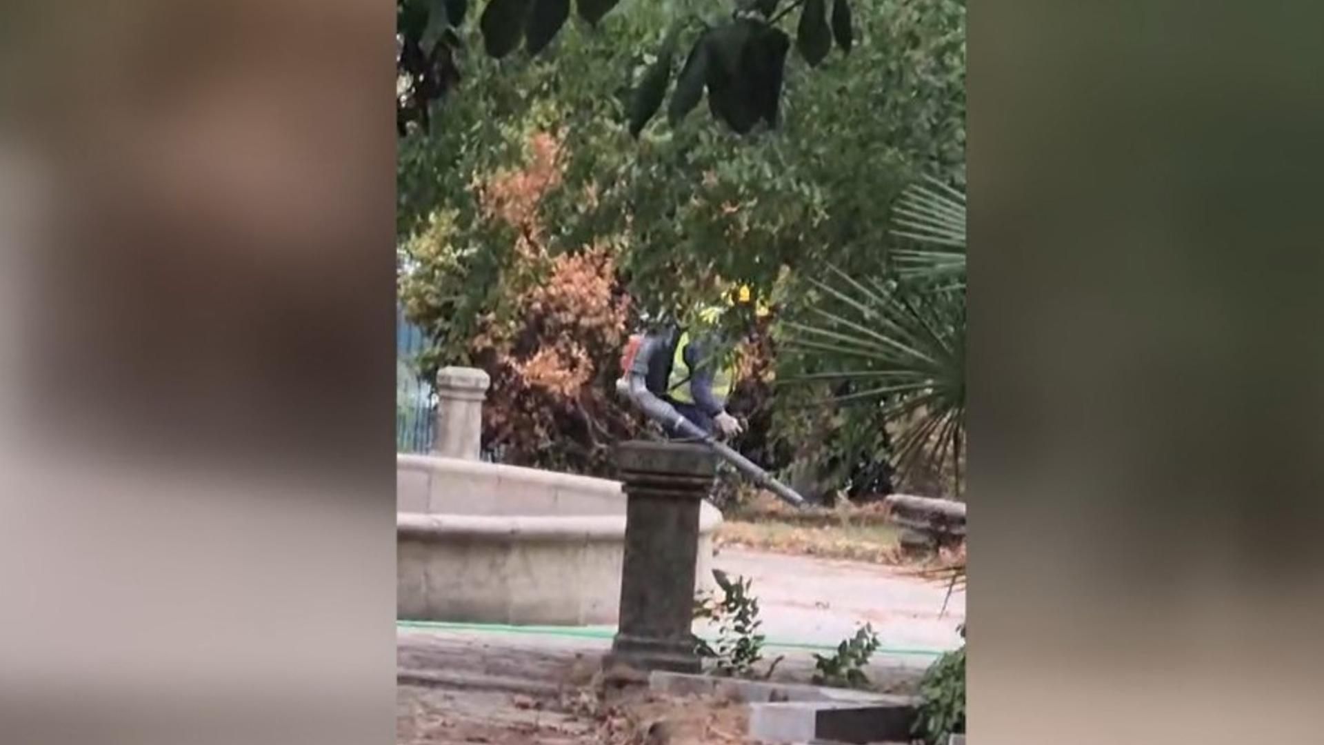Los vecinos, indignados ante la falta de cuidado del Jardín del Posío en Ourense