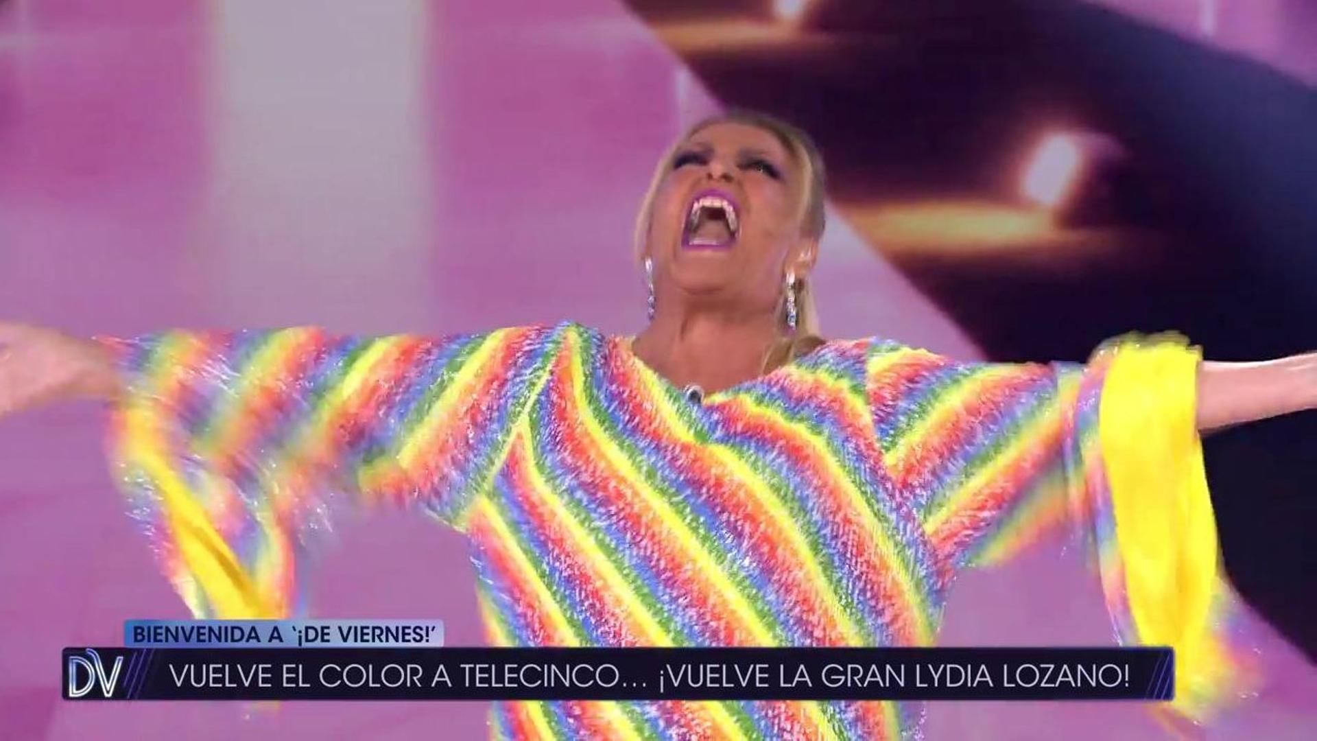 La espectacular entrada de Lydia Lozano en el plató de '¡De viernes!' ¡De viernes! Top Vídeos 537