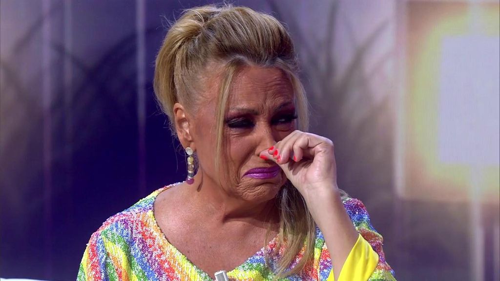 Lydia Lozano se rompe en su regreso a Mediaset: "Estos dos años he estado desubicada, lo he pasado muy mal" ¡De viernes! Top Vídeos 536