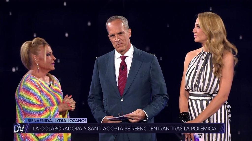 Lydia Lozano se reencuentra con Santi Acosta tras criticar su papel como presentador: "¿Sigues pensando que soy el peor?" ¡De viernes! Top Vídeos 535