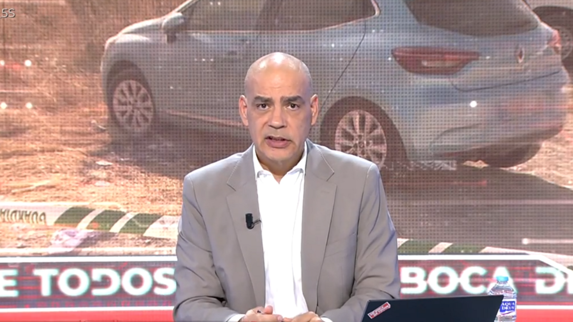 Nacho Abad, al inmigrante que rescató a la mujer de morir quemada por culpa de su expareja: "Le salvaste la vida" Nacho Abad, al inmigrante que rescató a la mujer de morir quemada por culpa de su expareja: "Le salvaste la vida"