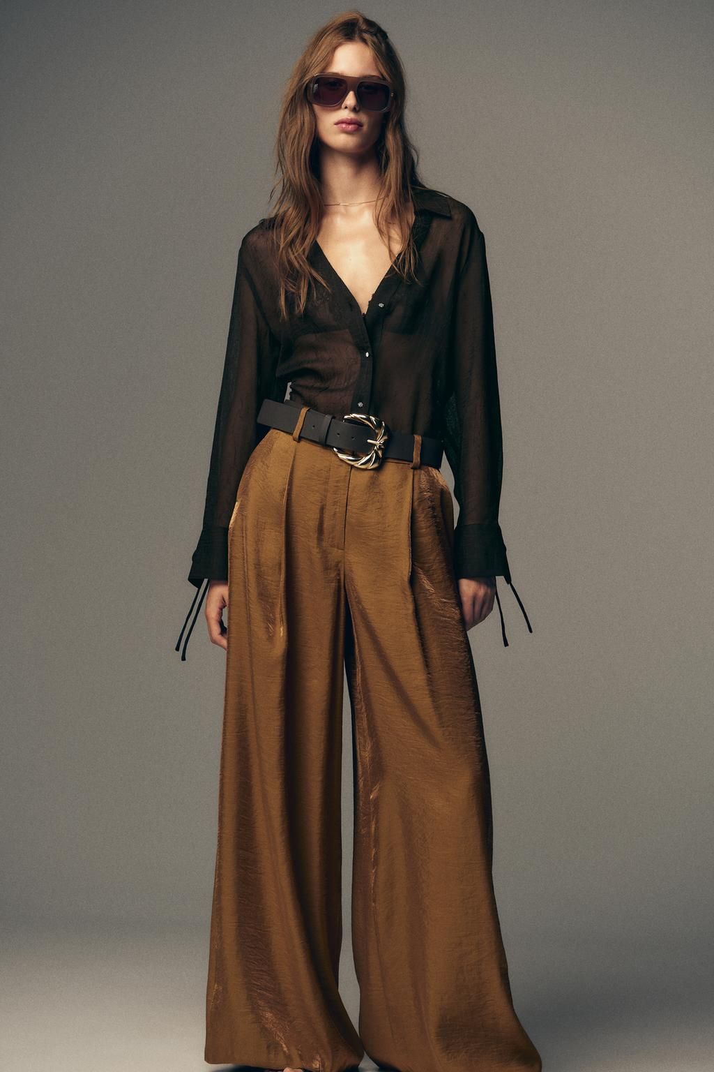 Pantalón satinado de Zara