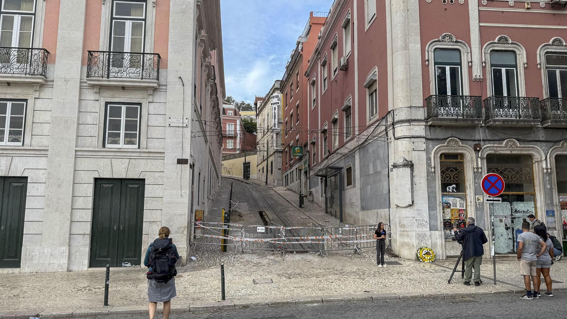 Retirado completamente el funicular de Gloria del lugar del accidente en Lisboa