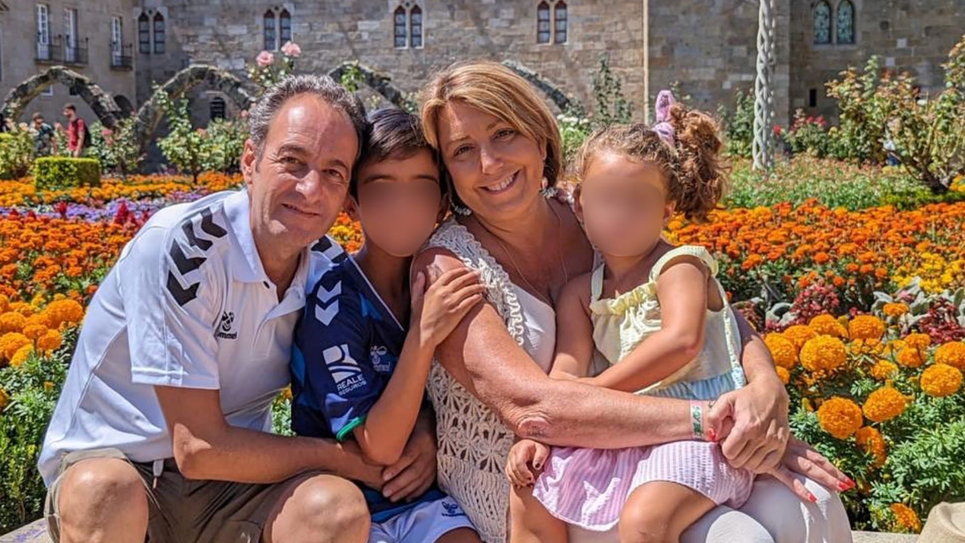 Susana Díaz junto a su marido y sus dos hijos Susana Díaz junto a su marido y sus dos hijos