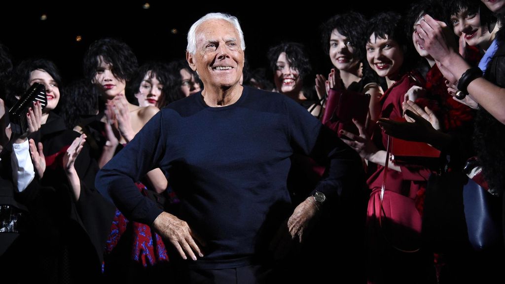 Abre la capilla ardiente de Giorgio Armani en el Armani Teatro de Milán: centenares de personas hacen cola para despedir al diseñador