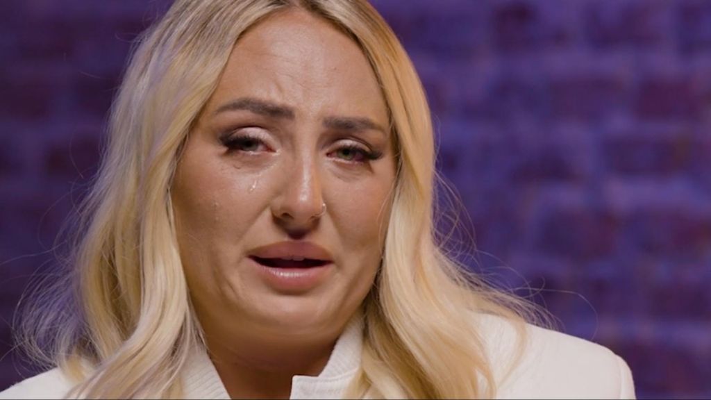 P89 - Rocío Flores, rota de dolor, habla sobre la relación con su madre, Rocío Carrasco