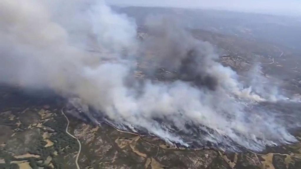 El incendio de Castromil, Zamora, se agrava y sube a IGR 2: supone una "amenaza seria" para varias poblaciones