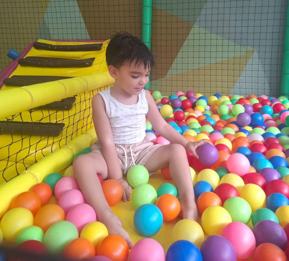 José, niño valenciano de cuatro años con autismo y parálisis cerebral