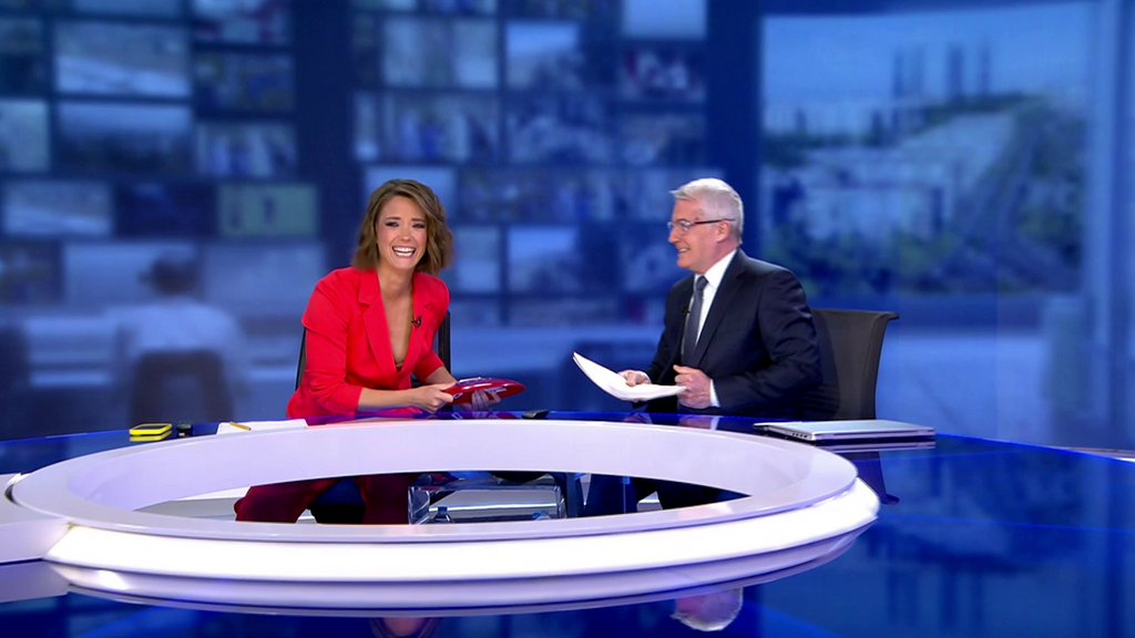 María Casado tira el escudo del Capitán América en directo