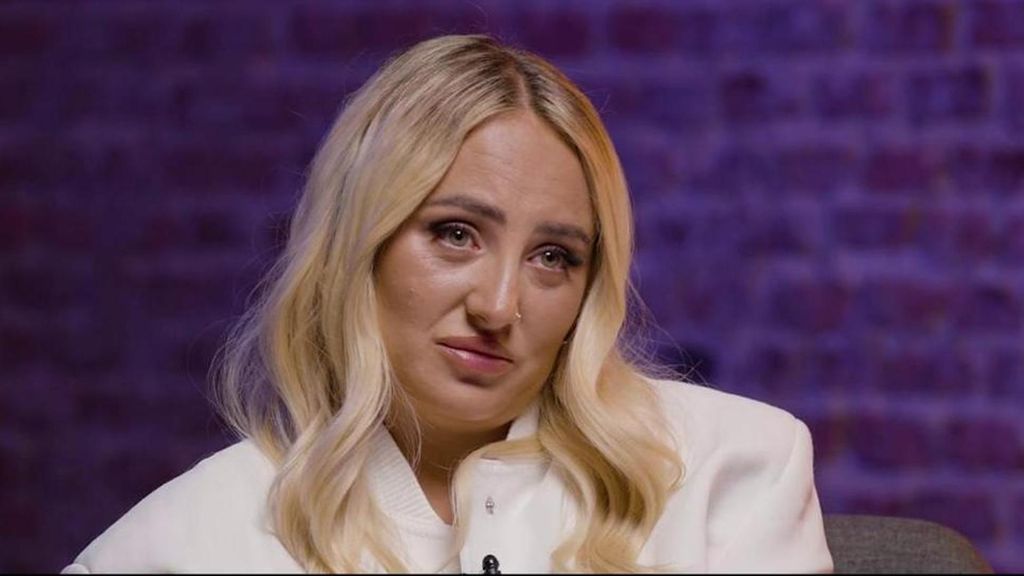 Rocío Flores se rompe al hablar como nunca antes sobre su madre: "Me ha destrozado la vida"