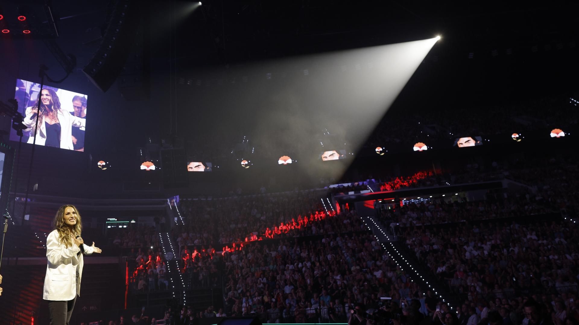 El Roig Arena se estrena por todo lo alto: el recinto abre sus puertas con un concierto homenaje de una veintenta de artistas a Nino Bravo