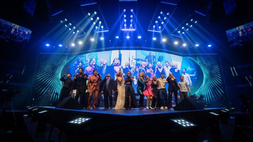 Así se vivió el concierto homenaje de 20 artistas a Nino Bravo en el recién inaugurado Roig Arena: "Nos ha sorprendido más de la cuenta"