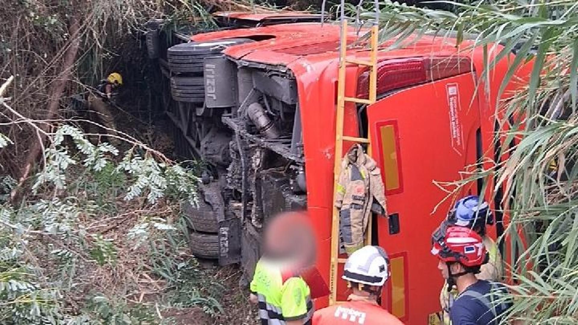 Estado en el que quedó el autobús accidentado.