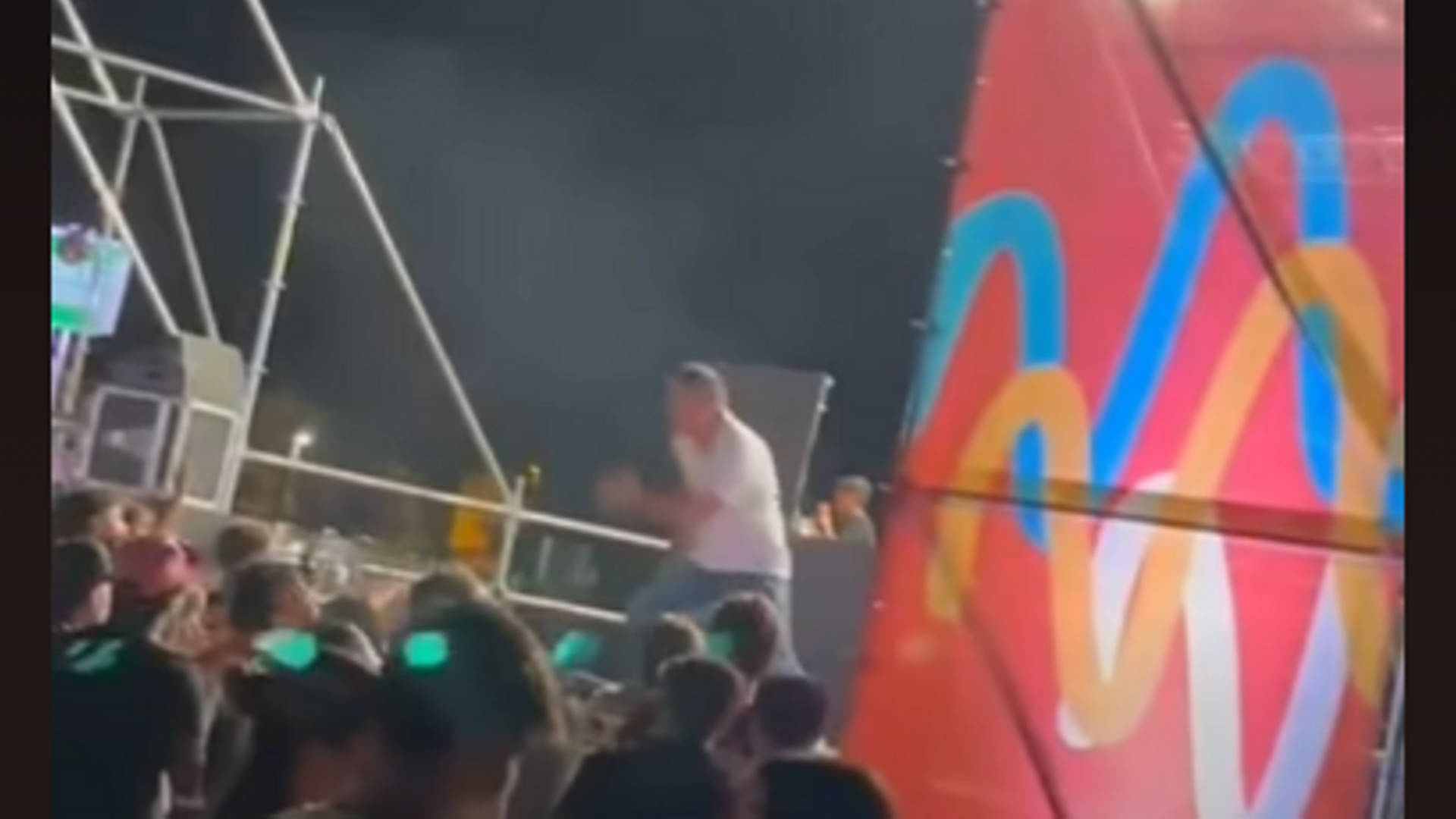 Un concejal del PSOE se enzarza en una pelea tras unos insultos a Pedro Sánchez durante las fiestas de Moncada