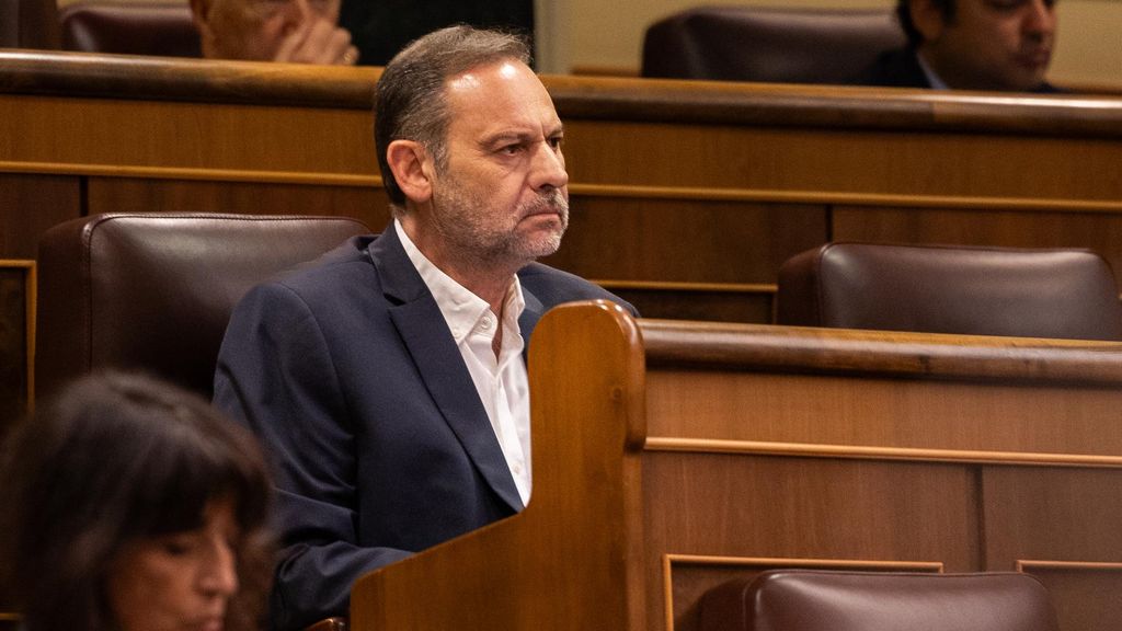 Un informe pericial presentado por la exmujer de Ábalos recoge que el político la sometió a "conductas vejatorias y amenazantes”