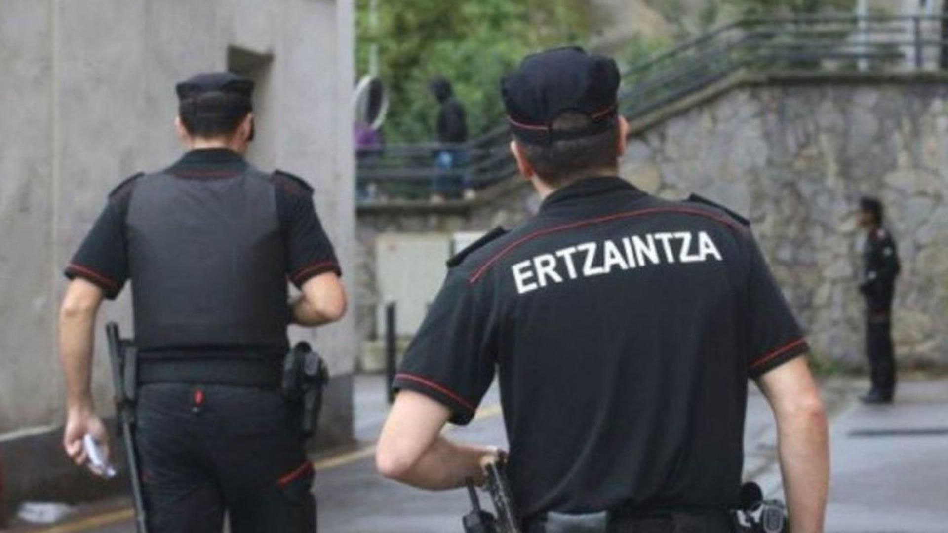 A mordiscos y puñetazos contra la ertzainas en Barakaldo