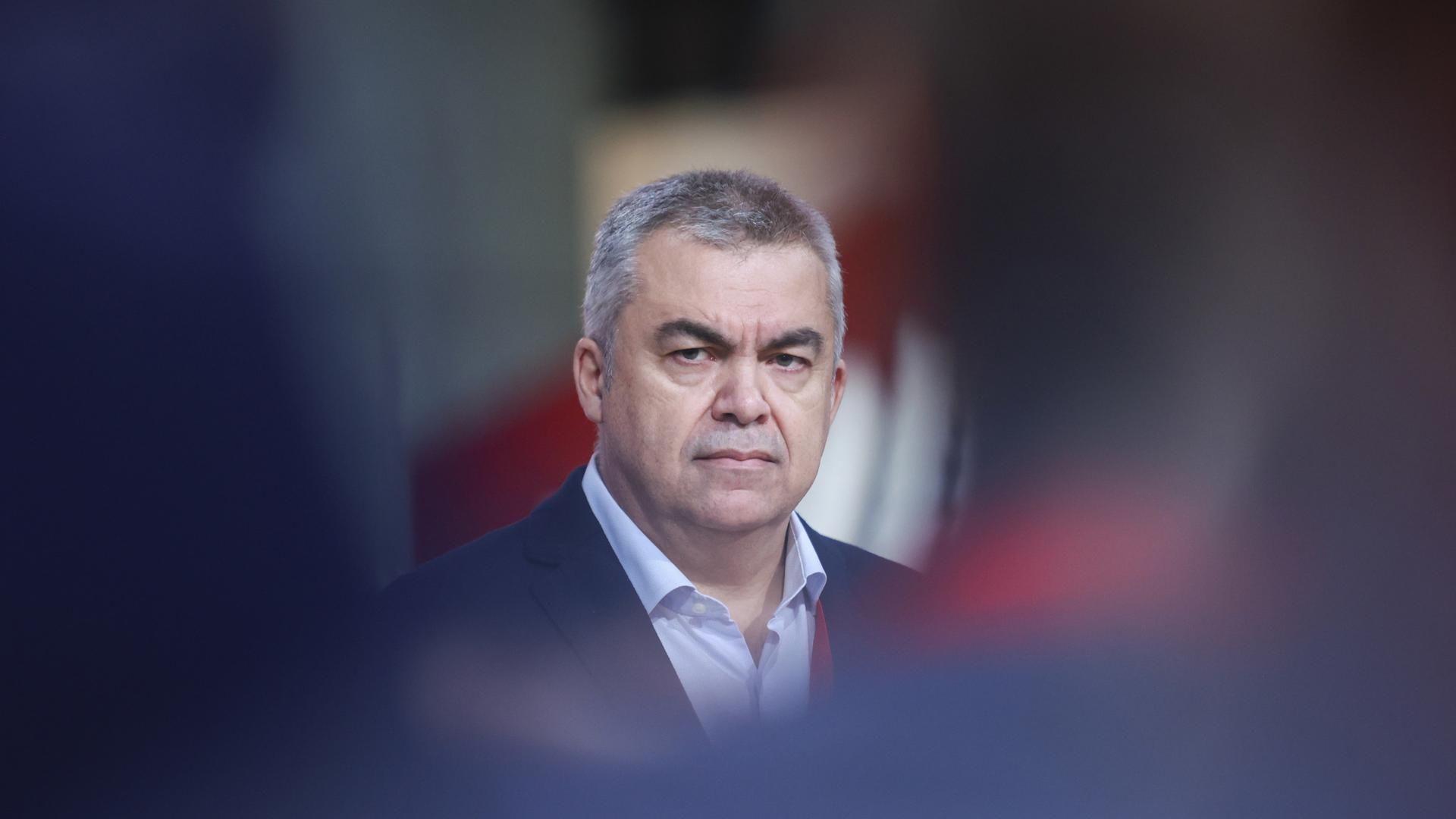 Archivo - El secretario de Organización del PSOE, Santos Cerdán, durante el primer día del 41 Congreso Federal del PSOE en el Palacio de Congresos y Exposiciones, a 29 de noviembre de 2024 en Sevilla (Andalucía, España).