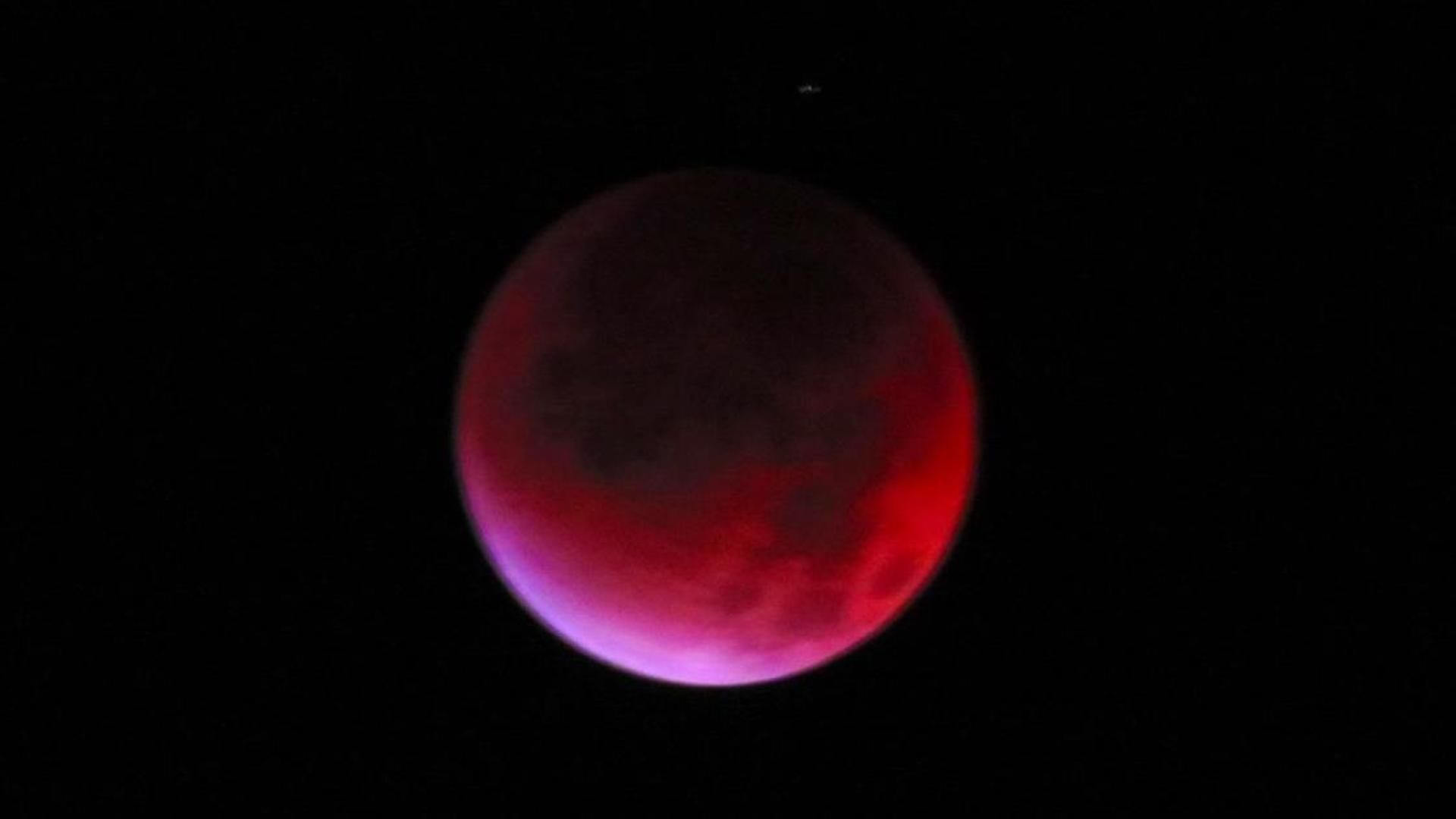 En algunos puntos de Japón se ha observado muy bien la luna de sangre