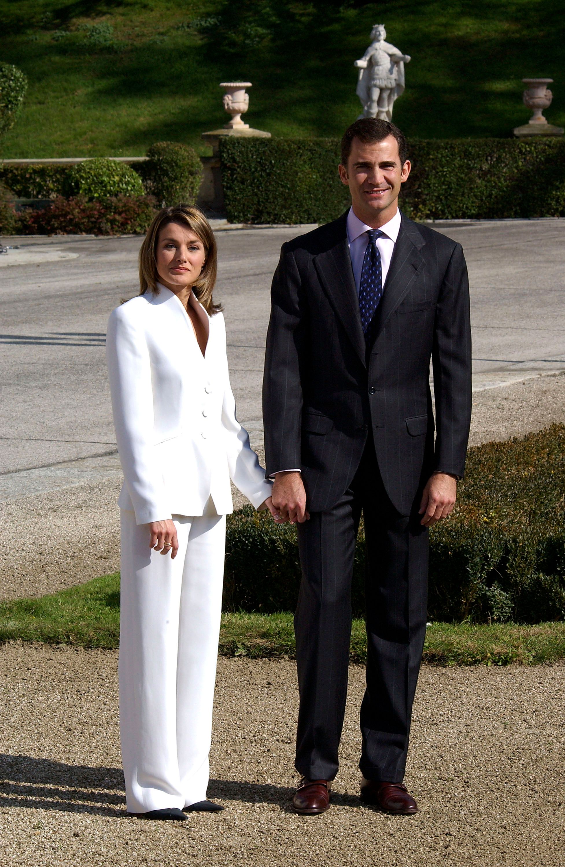 Letizia Ortiz el día de su pedida de mano el 6 de noviembre de 2003 junto al entonces príncipe Felipe