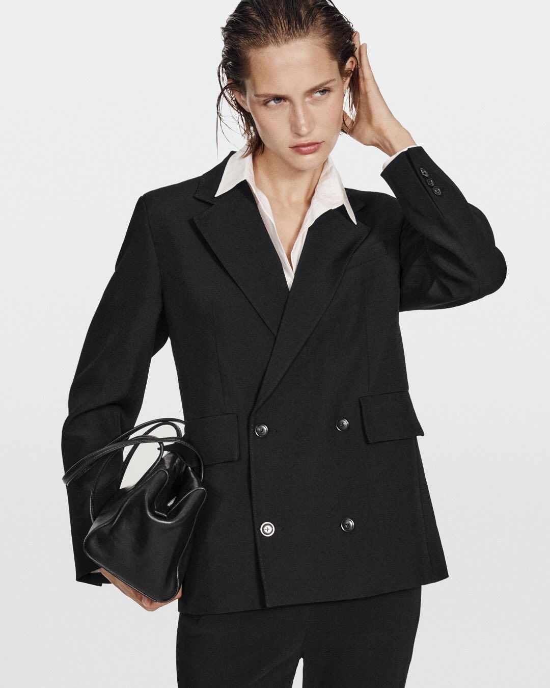 Look de Massimo Dutti para mujeres de más de 45 años para volver al trabajo