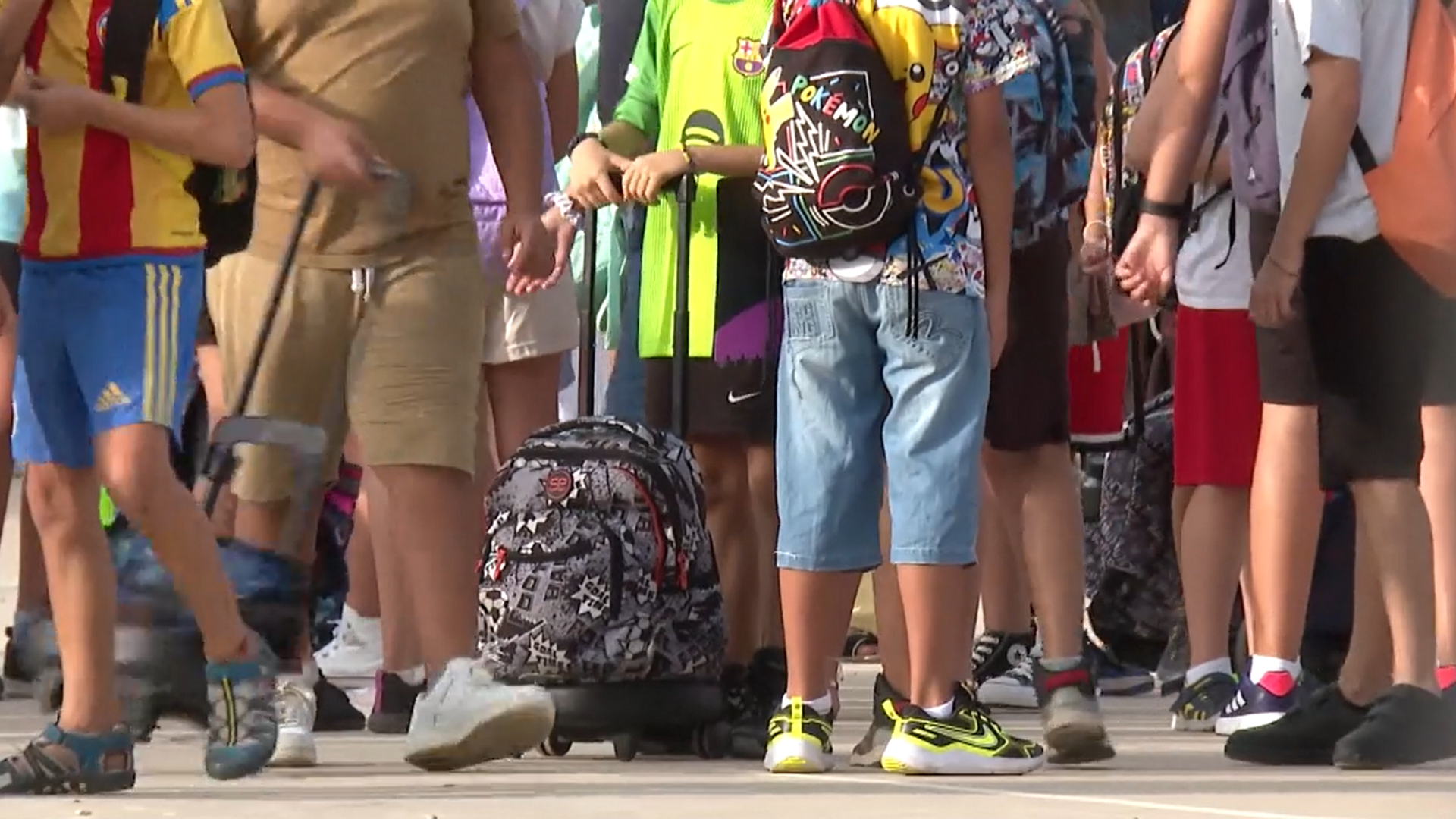 Más de 3.000 niños de la zona cero de la DANA empiezan las clases en barracones: "No queda otra que aguantar"