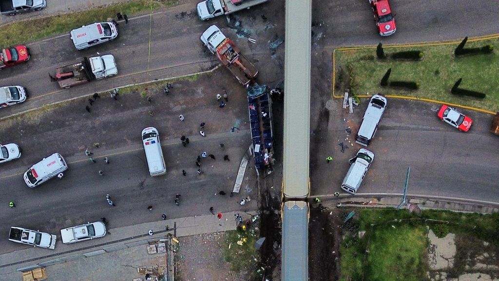 Accidente mortal en México: un tren descarrila, colisiona con un autobús y deja 10 fallecidos y 60 heridos
