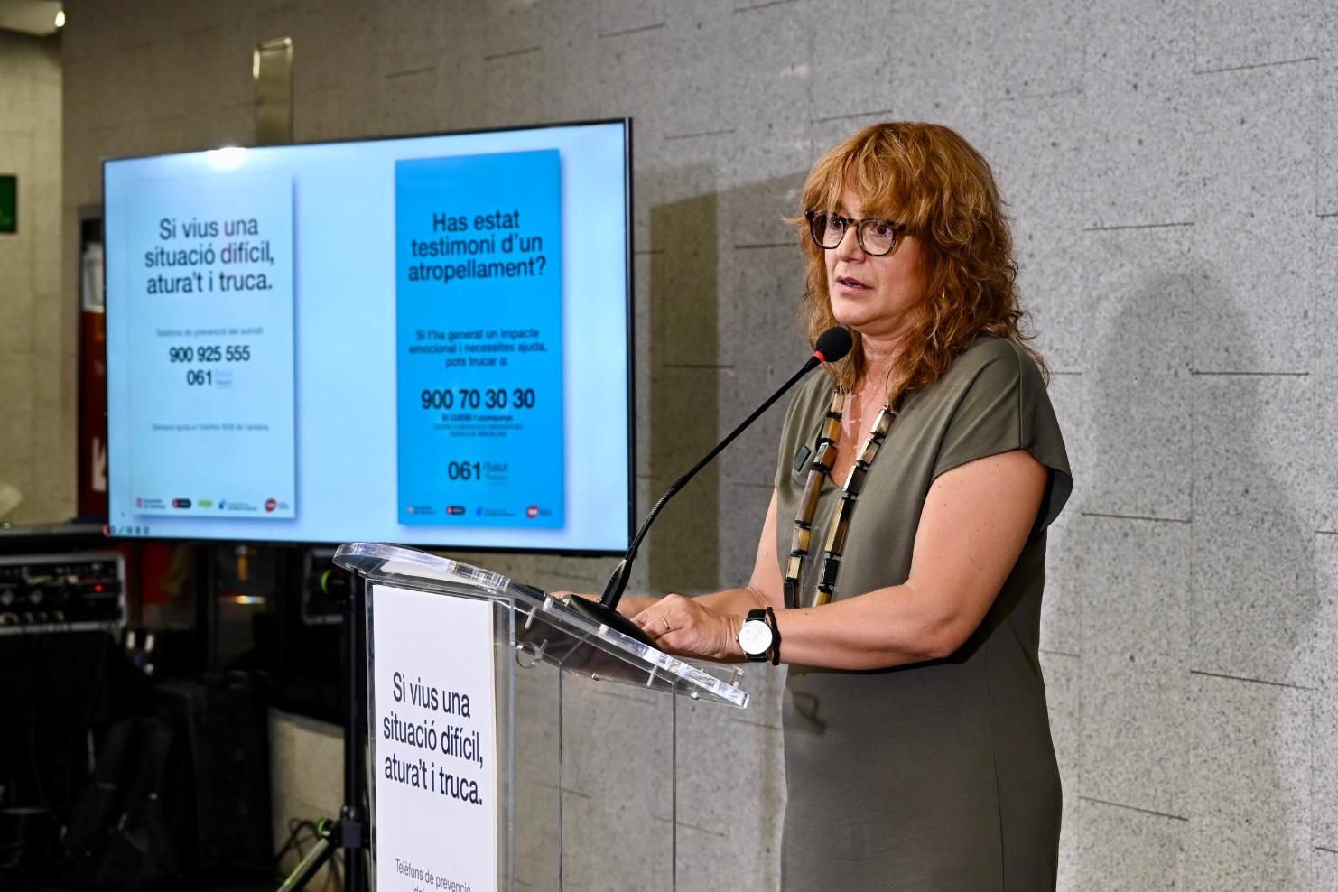 Carteles para prevenir suicidios en los andenes del metro de Barcelona