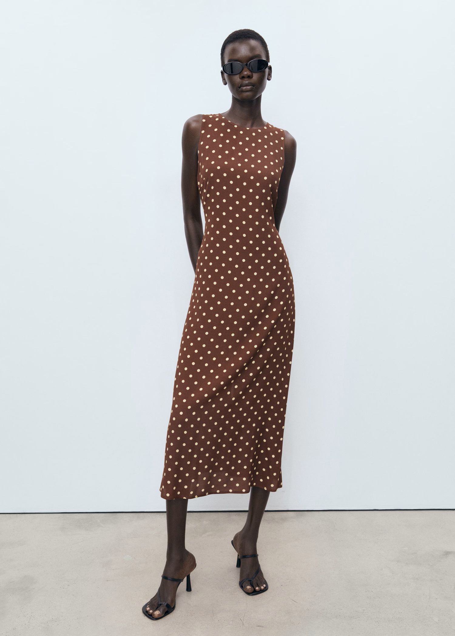Vestido de lunares para madrina de bautizo de Mango