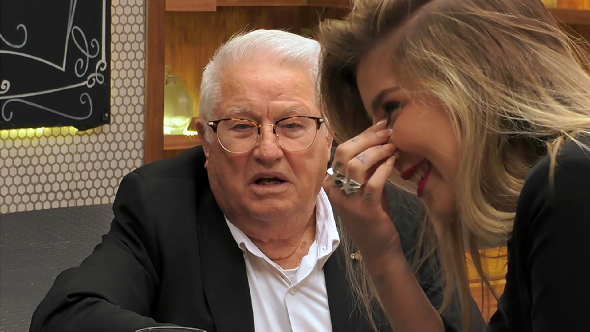 Un soltero de Girona provoca la risa de Laura Boado al explicarle su condición para encontrar el amor: "Mi baño no huele a pipi"